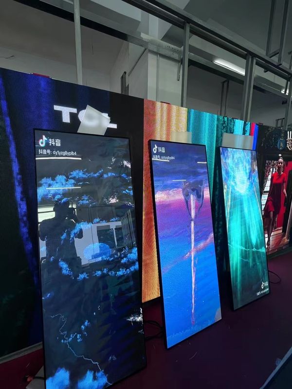 Aluminium Iron Steel LED Poster Screen 960*1920 LED Screen P2.5 Indoor 3840hz IP56